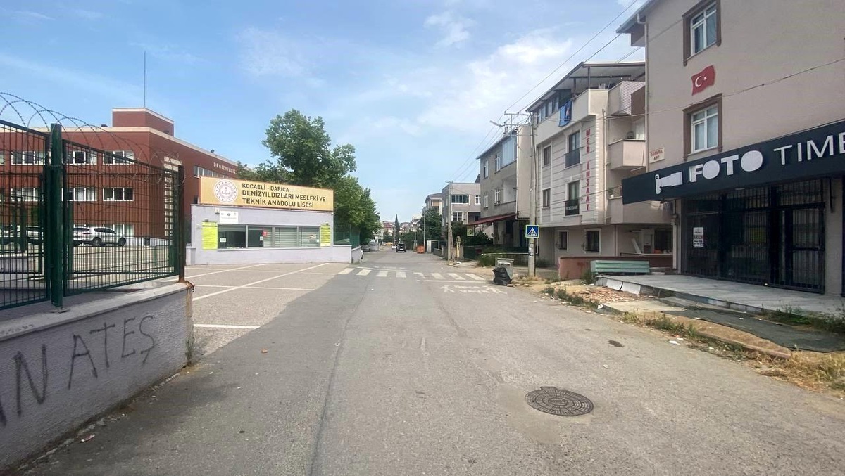 Darıca\'da lise öğrencisi karnesini aldıktan sonra tabanca ile vuruldu