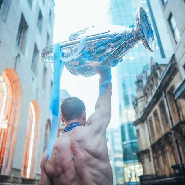 Kutlamalarda içki su gibi aktı! Manchester City'e sadece alkol için çıkan fatura ağızları açık bıraktı