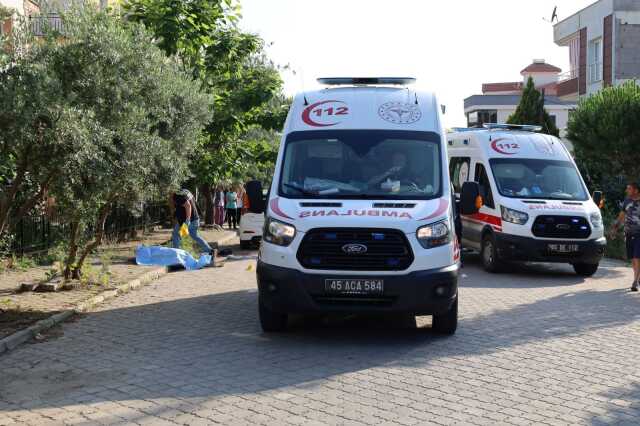 Manisa'da korkunç cinayet: Önce eski eşini sonra kendini vurdu Manisa'da korkunç cinayet: Önce eski eşini sonra kendini vurdu