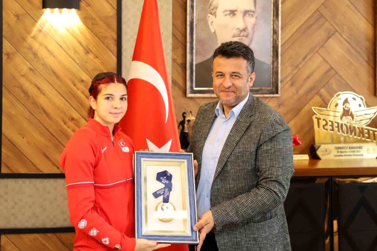 Çarşamba Belediyespor\'un milli sporcusu Esra Bayrak Fransa\'da madalya kazandı