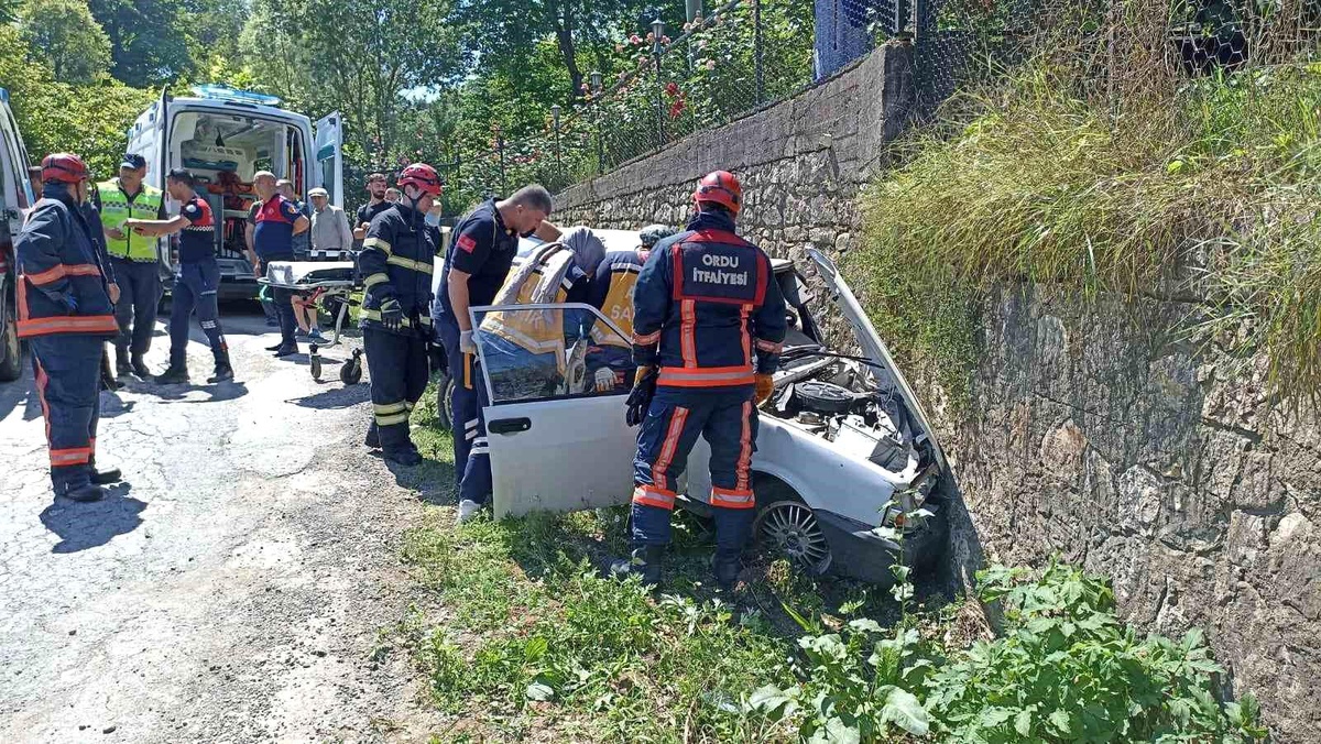Ordu\'da Trafik Kazası: Sürücü Hayatını Kaybetti, Eşi Ağır Yaralandı