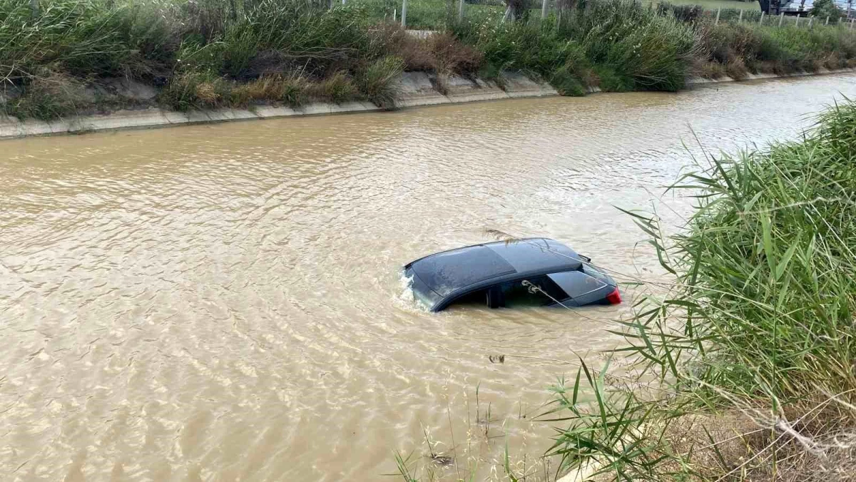 Aydın\'da Otomobil Sulama Kanalına Uçtu, Sürücü Son Anda Kurtuldu