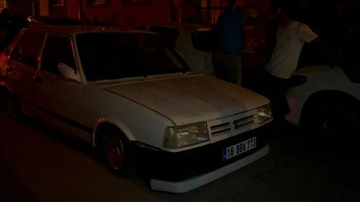 İnegöl\'de polisin dur ihtarına uymayan sürücü kaçtı, otomobili terk etti