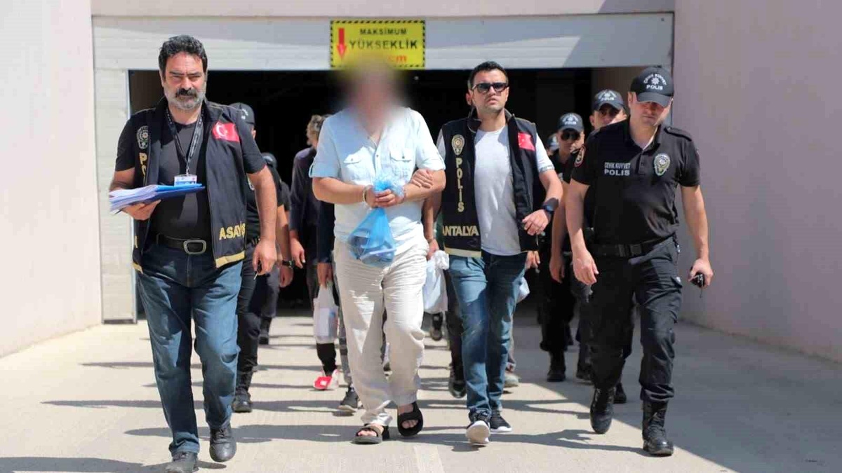 Antalya\'da 112 firari yakalandı