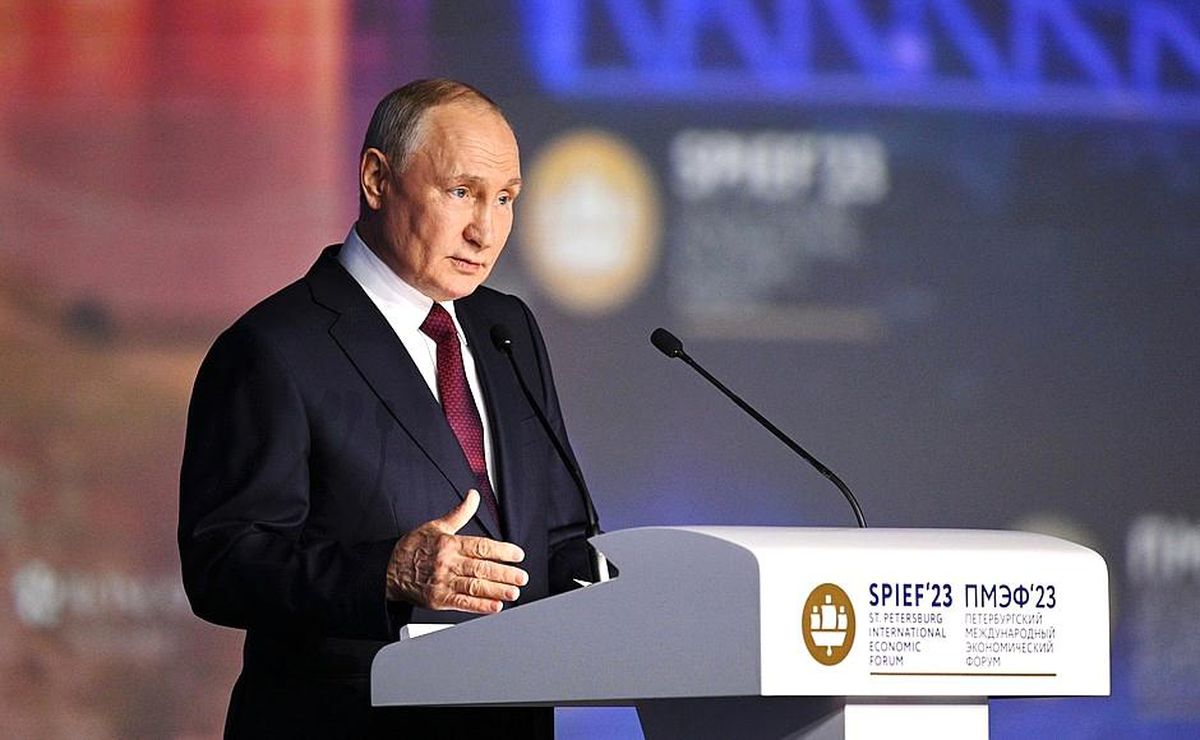 Putin, Zelenskiy\'i Nazilerle hareket etmekle suçladı