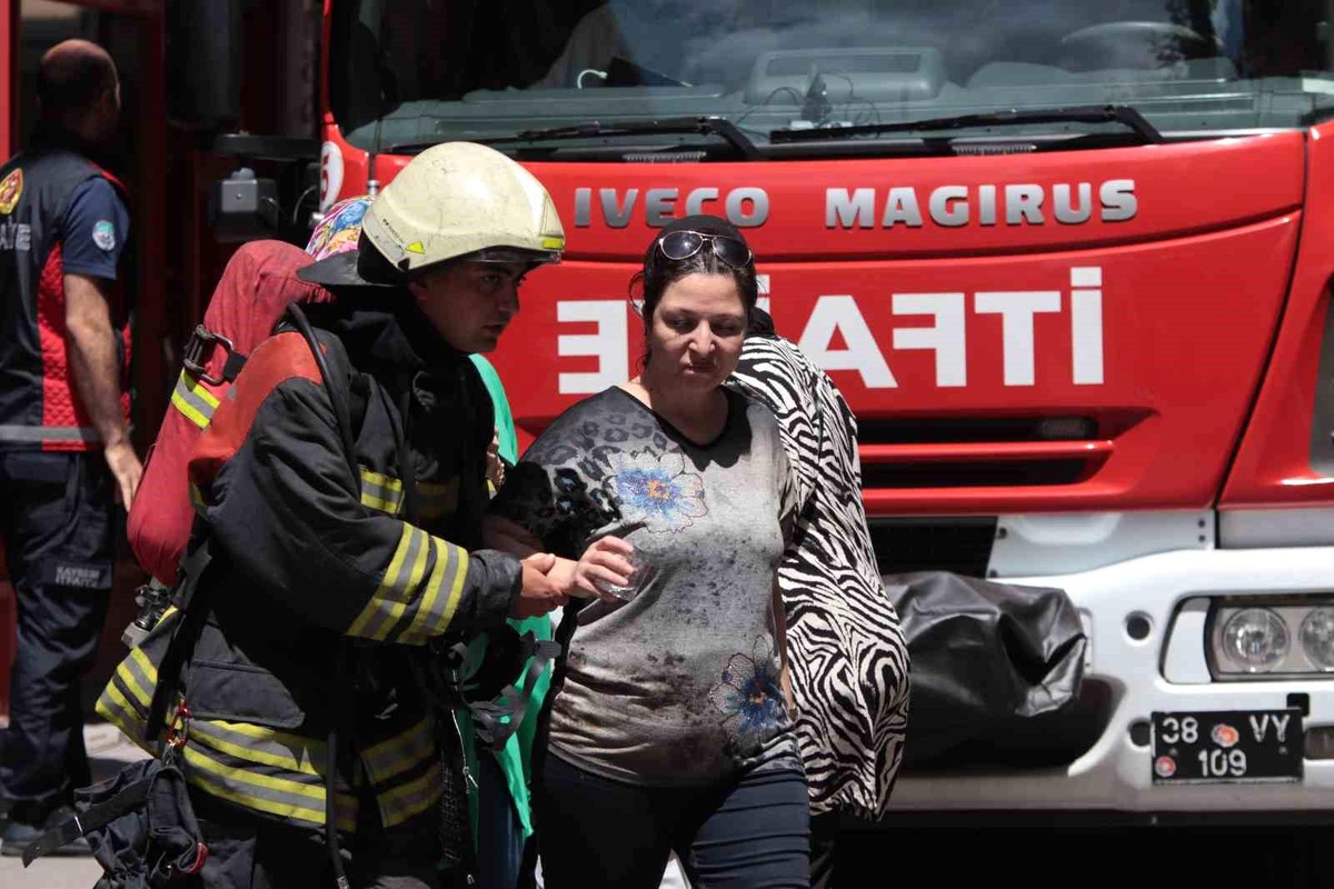 Kayseri\'de Telefon Şarjı Yangına Neden Oldu