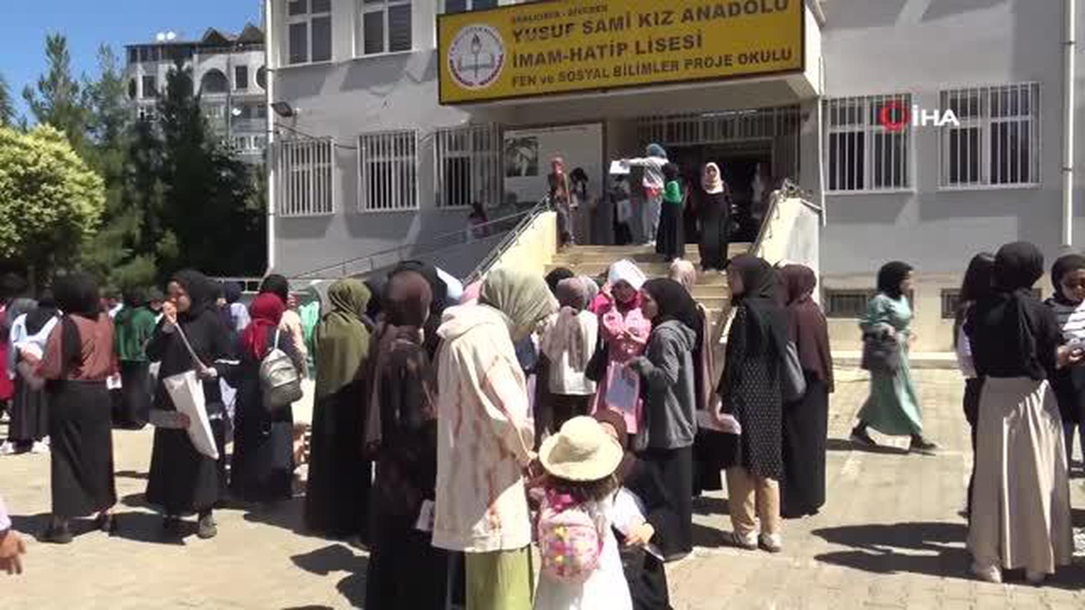 Siverek\'te 80 bin öğrenci karne aldı