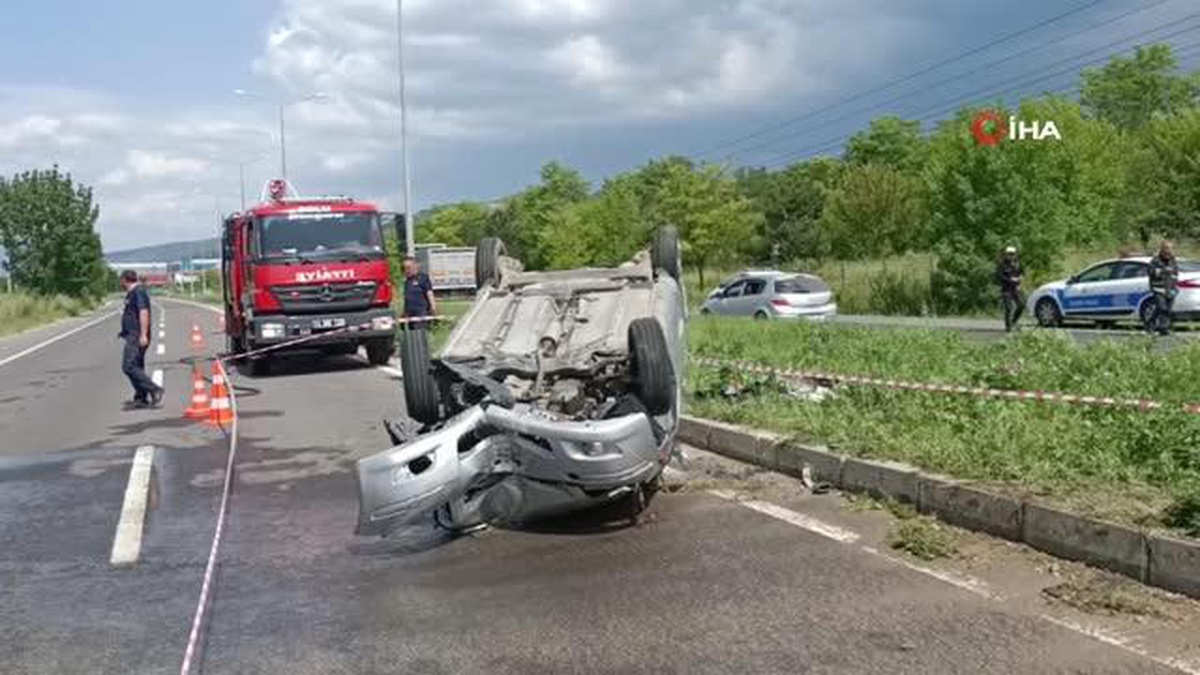 Bolu\'da Takla Atan Otomobildeki Aile Yara Almadan Kurtuldu