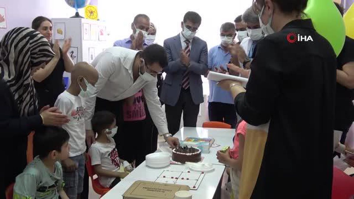 Yandal kliniğinde tedavi gören çocuklar karne heyecanı yaşadı