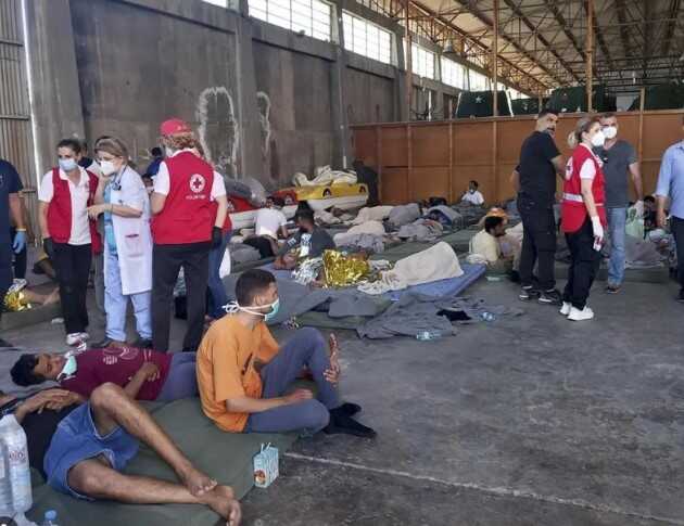 Yunan sahil güvenlik 79 kişinin öldüğü botun batmasına sebep olduğu iddia edildi Yunan sahil güvenlik 79 kişinin öldüğü botun batmasına sebep olduğu iddia edildi