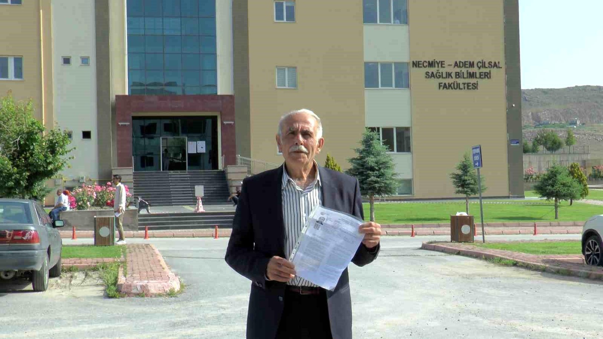 72 yaşındaki Hasan Canıalp, 50 yıl aradan sonra liseyi bitirerek YKS\'ye girdi