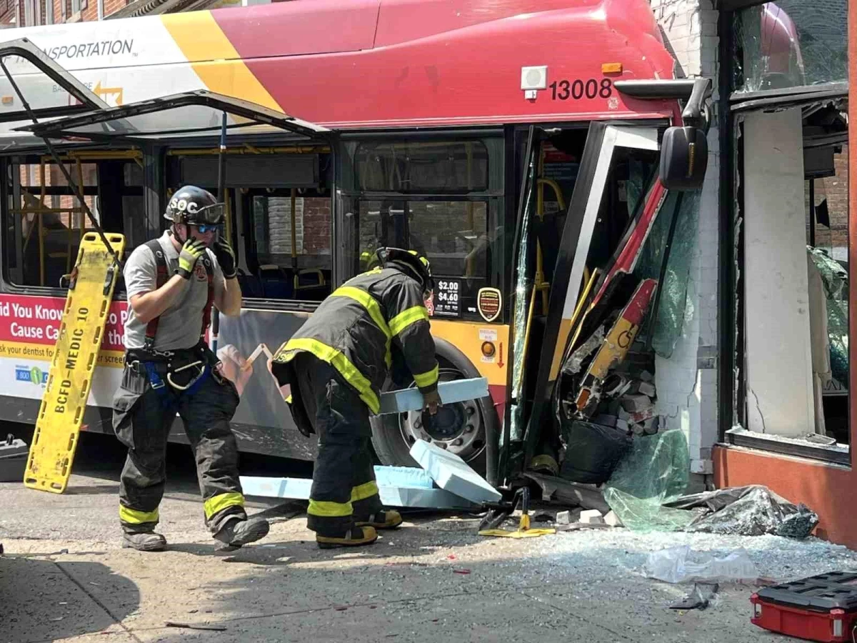 ABD\'nin Maryland eyaletinde otobüs kazası: 17 yaralı
