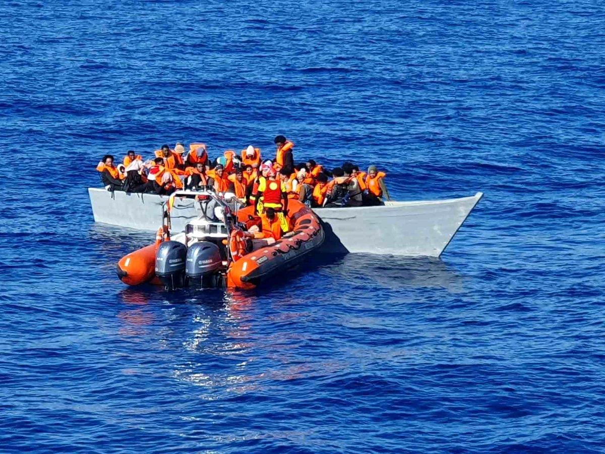 Open Arms, Akdeniz\'de sürüklenen göçmenleri kurtardı