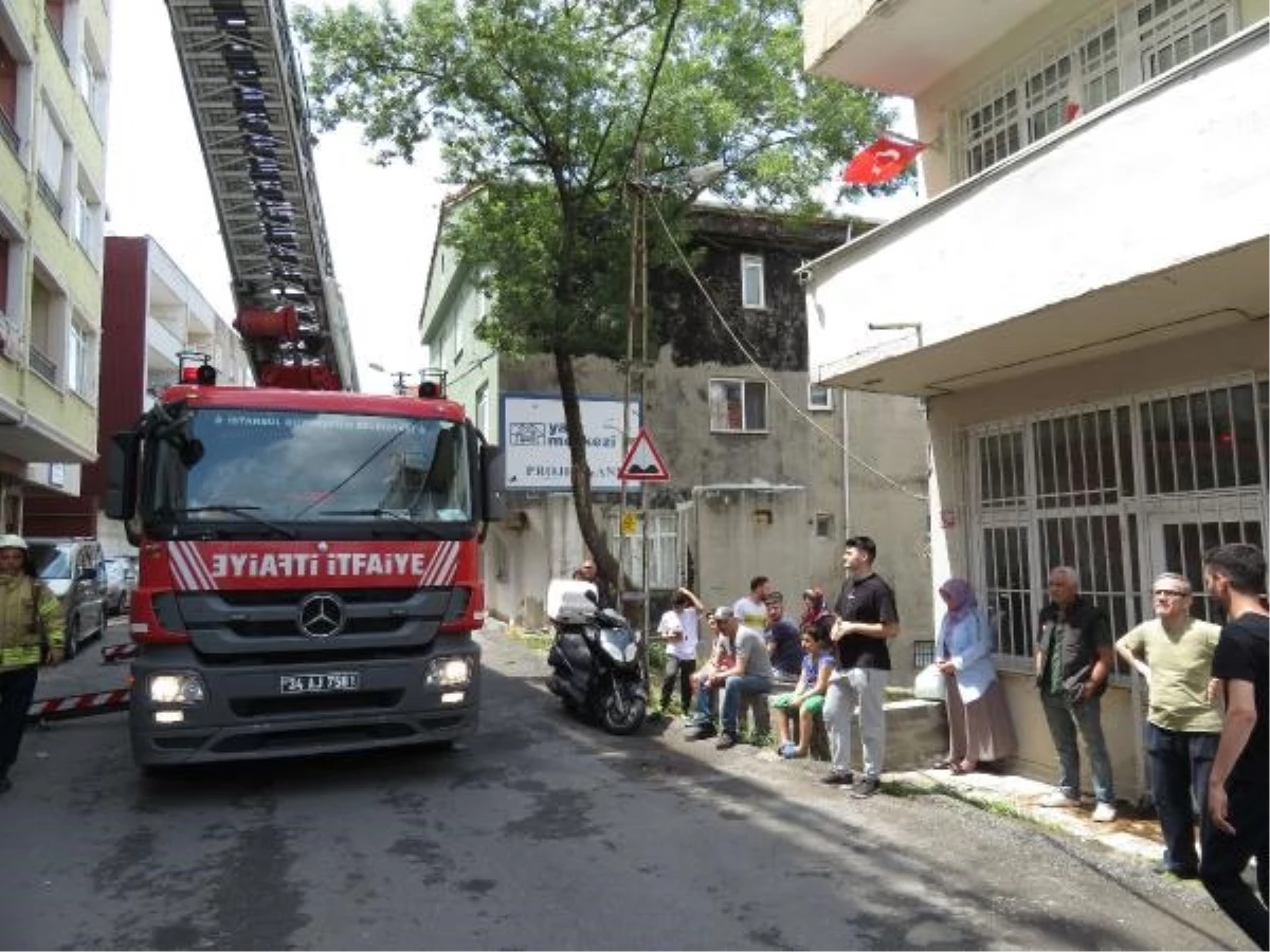 Ataşehir\'de Yangın: 11 Kişi Kurtarıldı