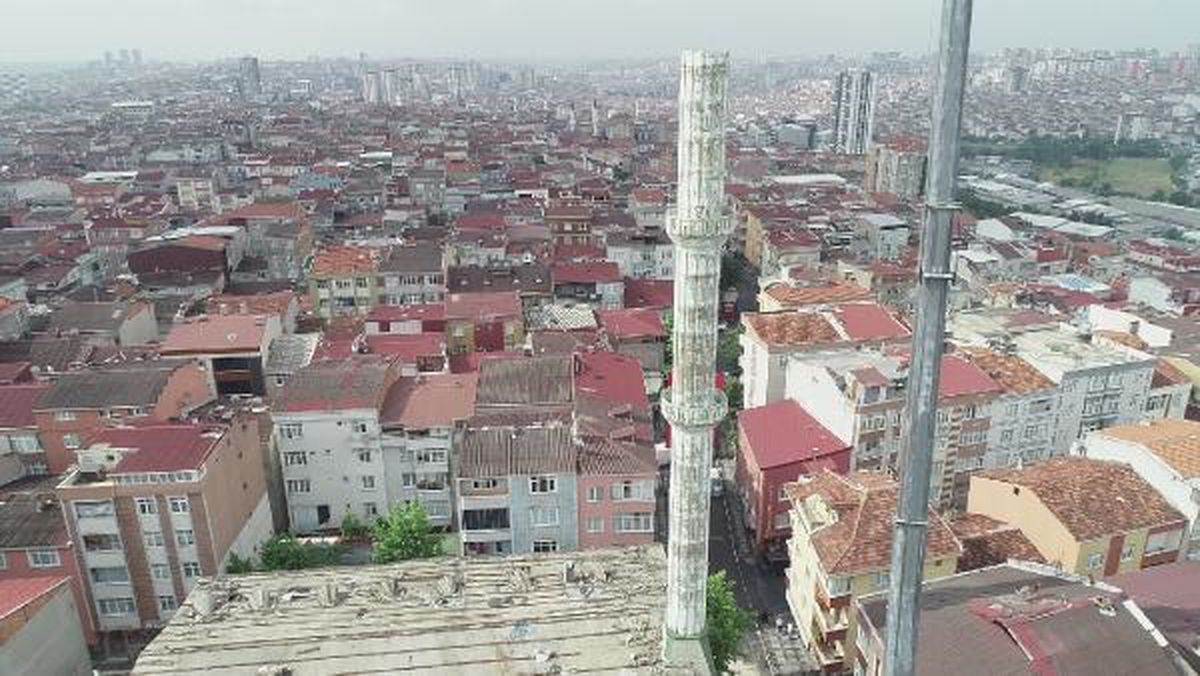 İstanbul\'da deprem riski nedeniyle kapatılan cami yıkılmaya başlandı