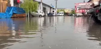 Bartın'da etkili sağanak sonrası yollar göle döndü