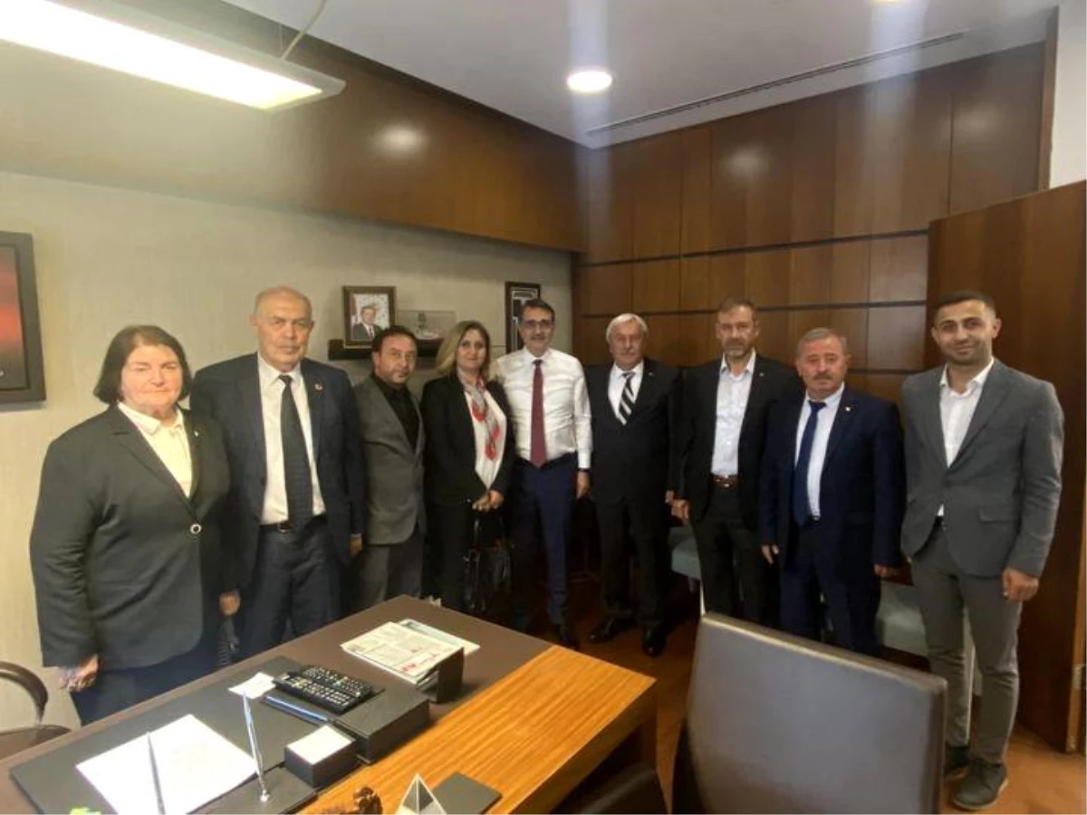 Osmaneli Belediye Başkanı Münür Şahin, AK Parti Eskişehir Milletvekili Fatih Dönmez\'i ziyaret etti