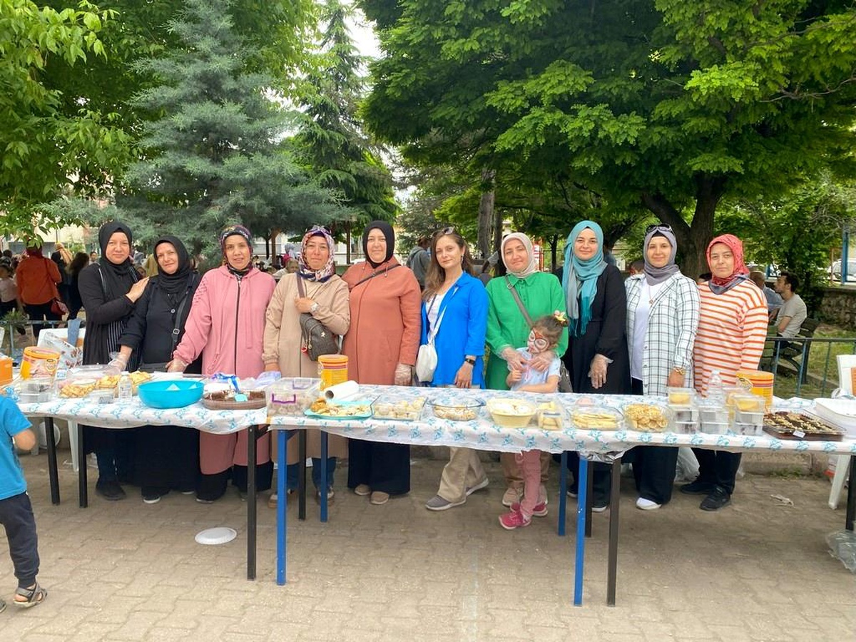 Bu yıl ikincisi düzenlenen \'Mihalfest\' etkinliğinde renkli görüntüler yaşandı