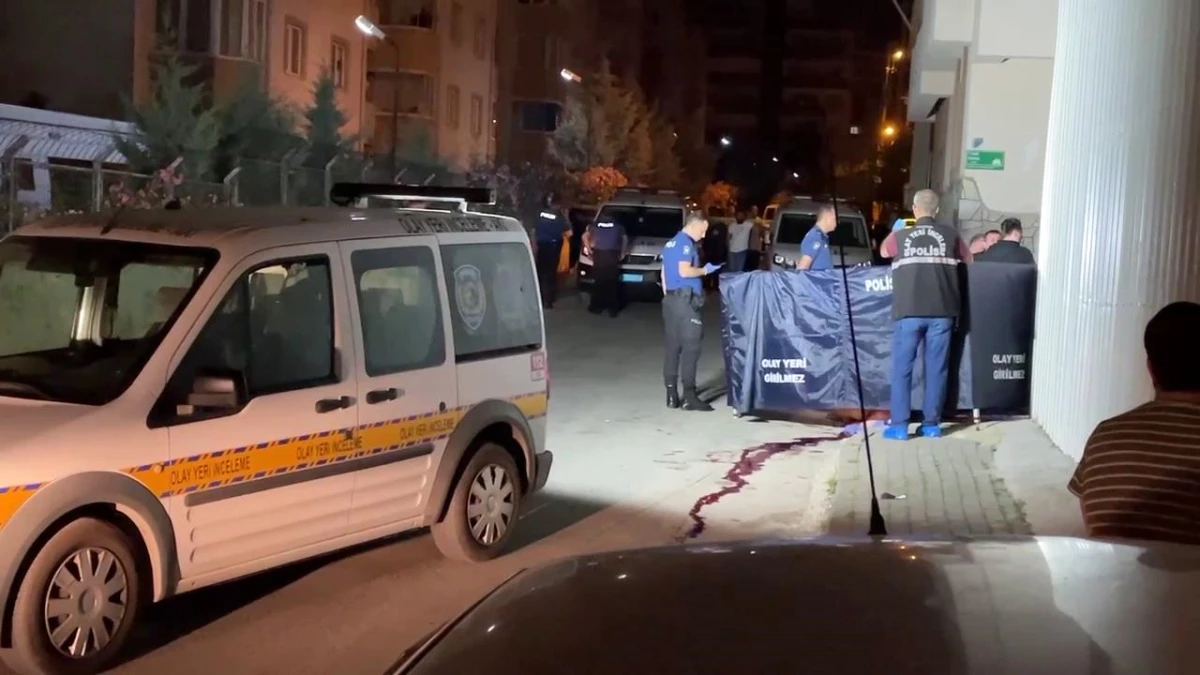 Bursa\'da Kayınpeder Damadını Sokak Ortasında Boğazını Keserek Öldürdü