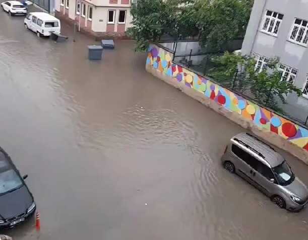 Bursa'da Sağanak Yağış ve Su Baskınları Bursa'da Sağanak Yağış ve Su Baskınları