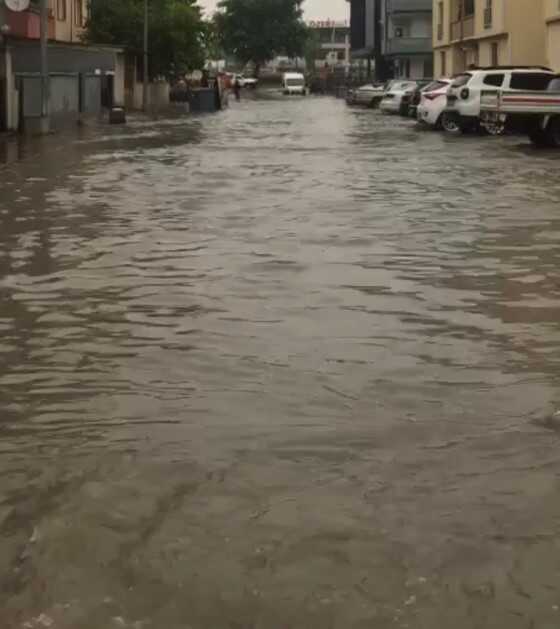 Bursa'da Sağanak Yağış ve Su Baskınları Bursa'da Sağanak Yağış ve Su Baskınları
