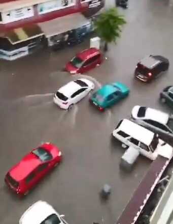 Bursa'da Sağanak Yağış ve Su Baskınları Bursa'da Sağanak Yağış ve Su Baskınları