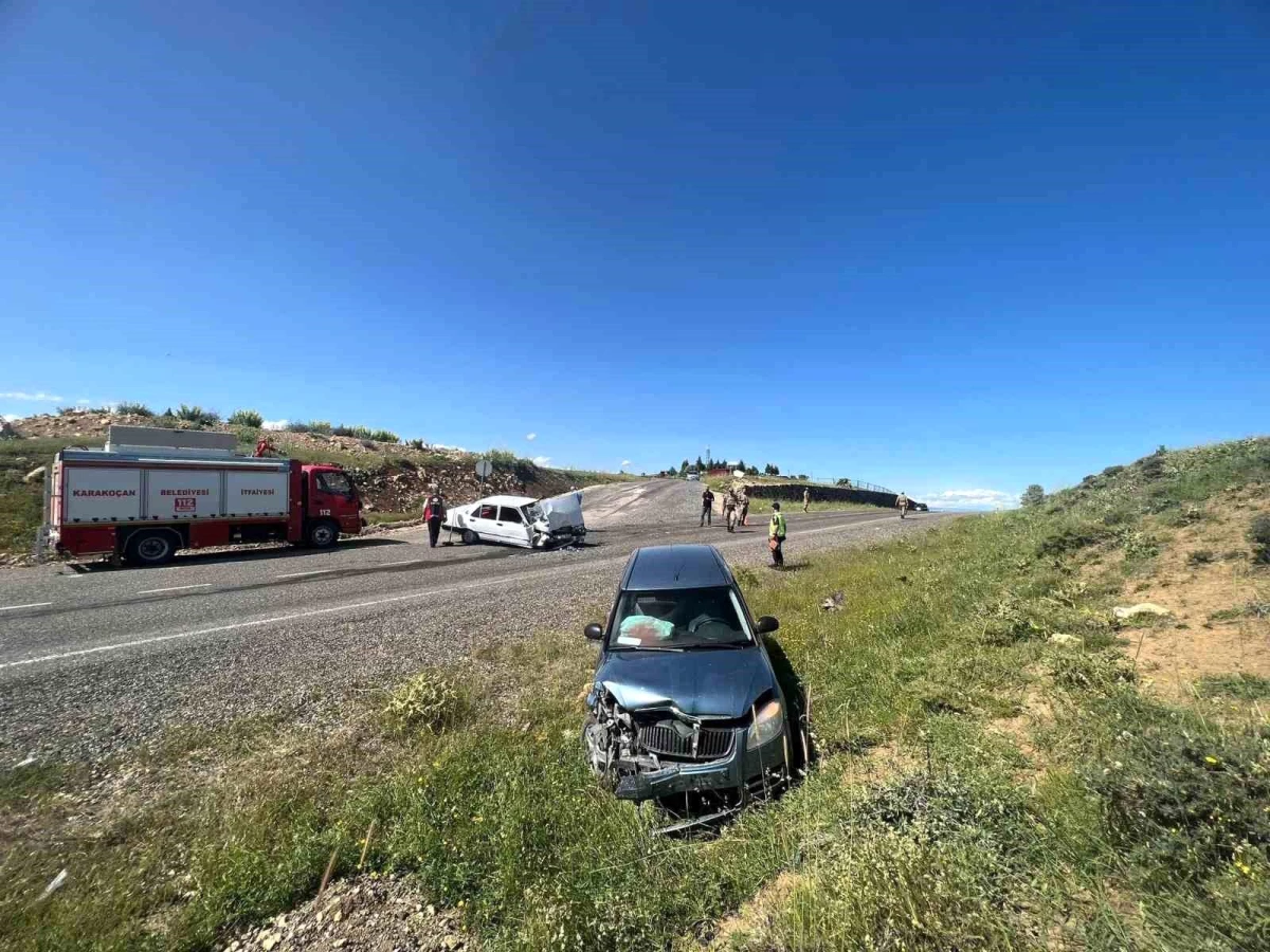 Elazığ\'da İki Trafik Kazası: 9 Yaralı