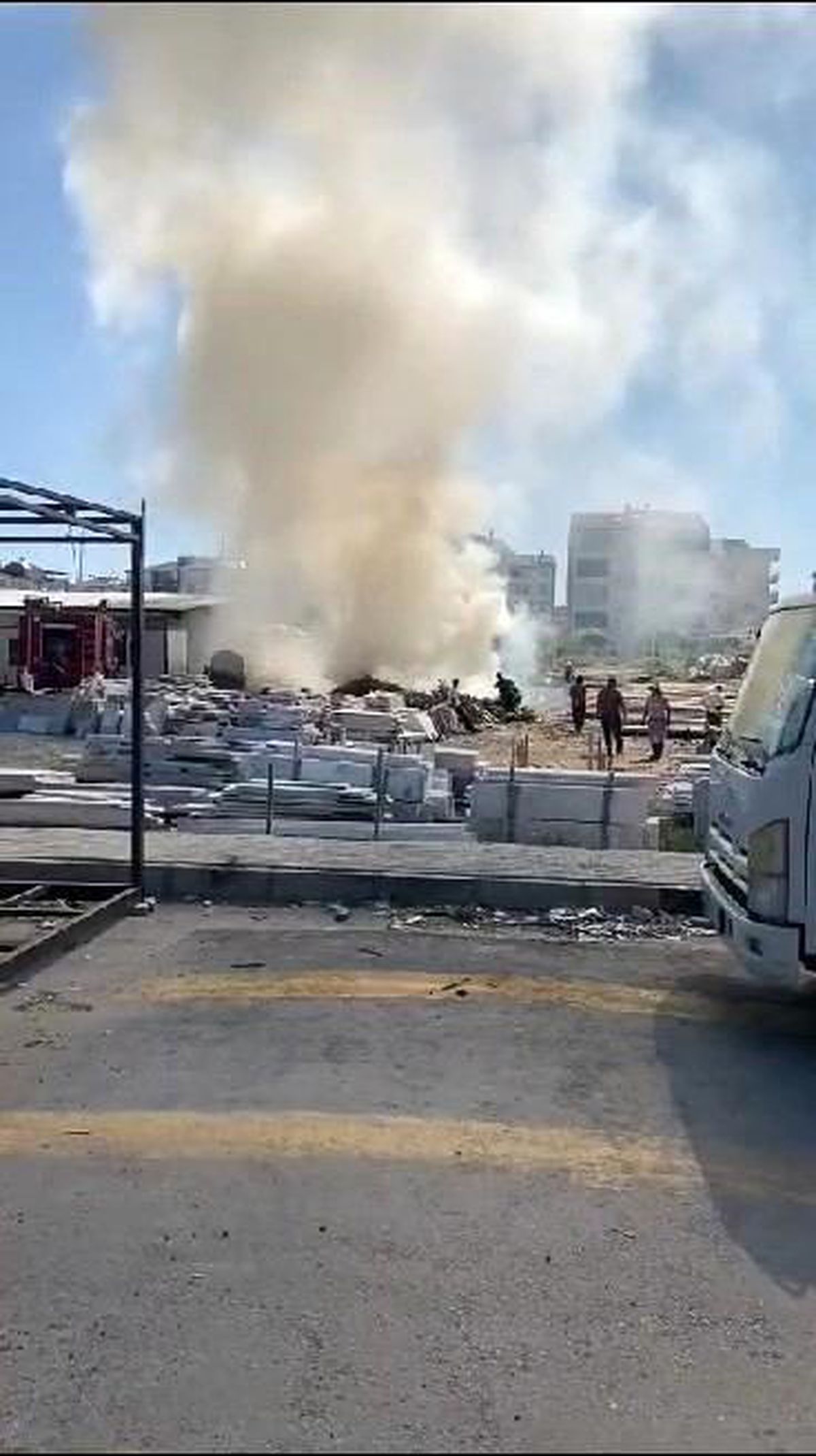Elazığ\'da Keresteciler Meydanındaki Yangın Kontrol Altına Alındı