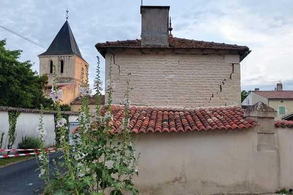 Fransa'da 5.8 Büyüklüğündeki Depremde Binalarda Hasar Meydana Geldi