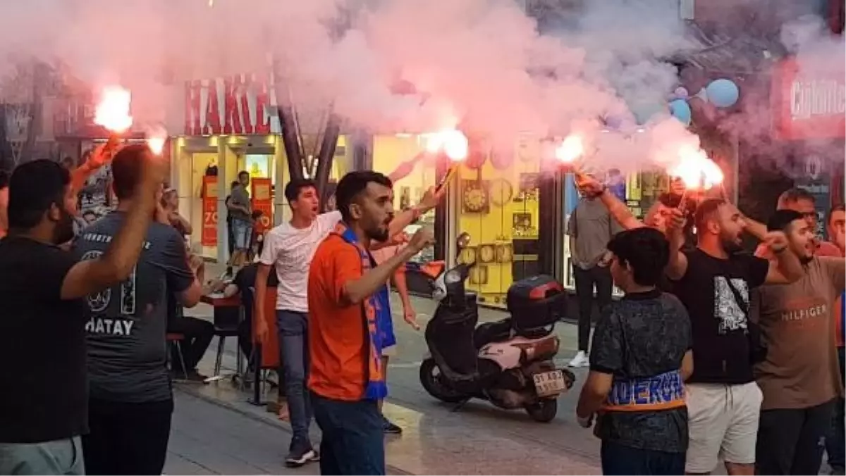 İskenderunspor taraftarları, kulüp başkanının istifasını engellemek için sokaklara çıktı