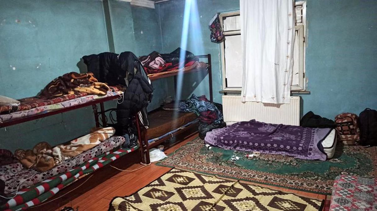 İstanbul Tuzla\'da düzensiz göçmen operasyonu: 40 kişi yakalandı