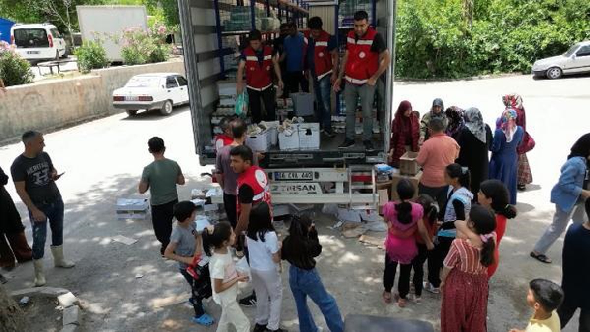 Kahramanmaraş\'ta depremzedelere mobil sosyal market TIR\'larıyla yardım