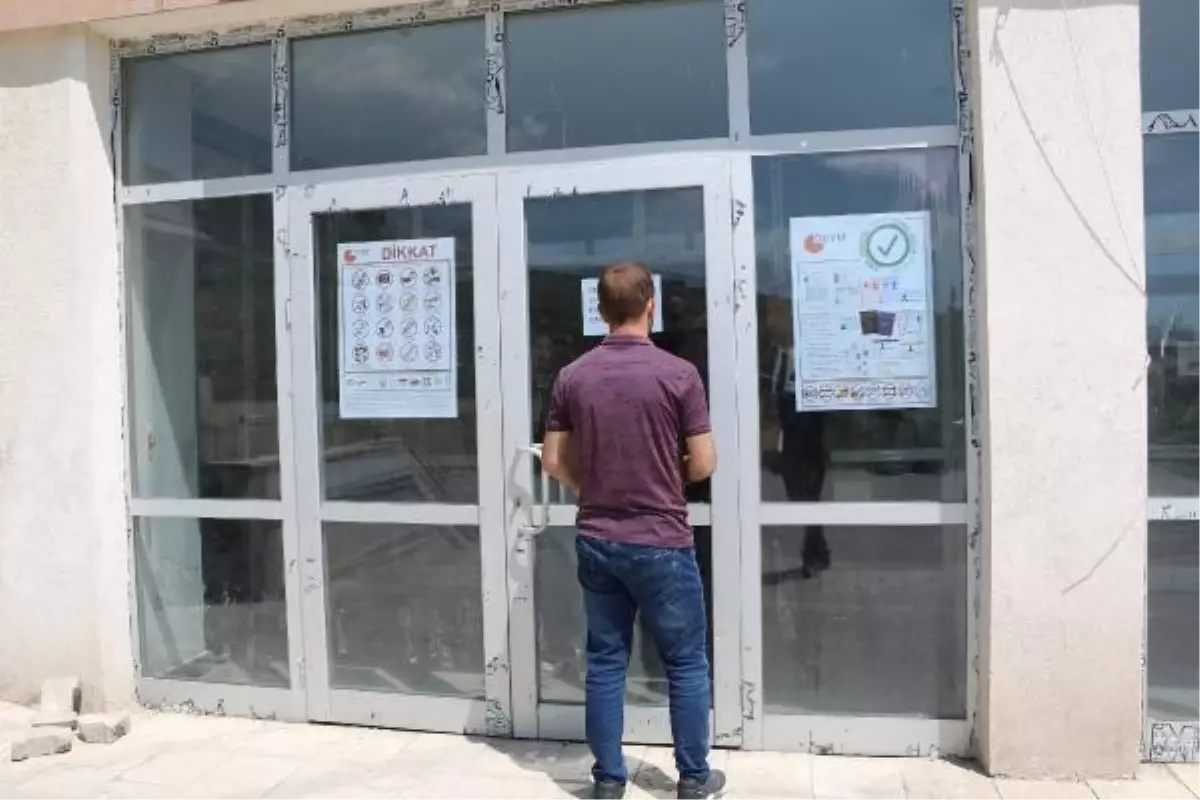 Hakkari'de öğrenci kimliğini araçta unutunca YKS'ye giremedi