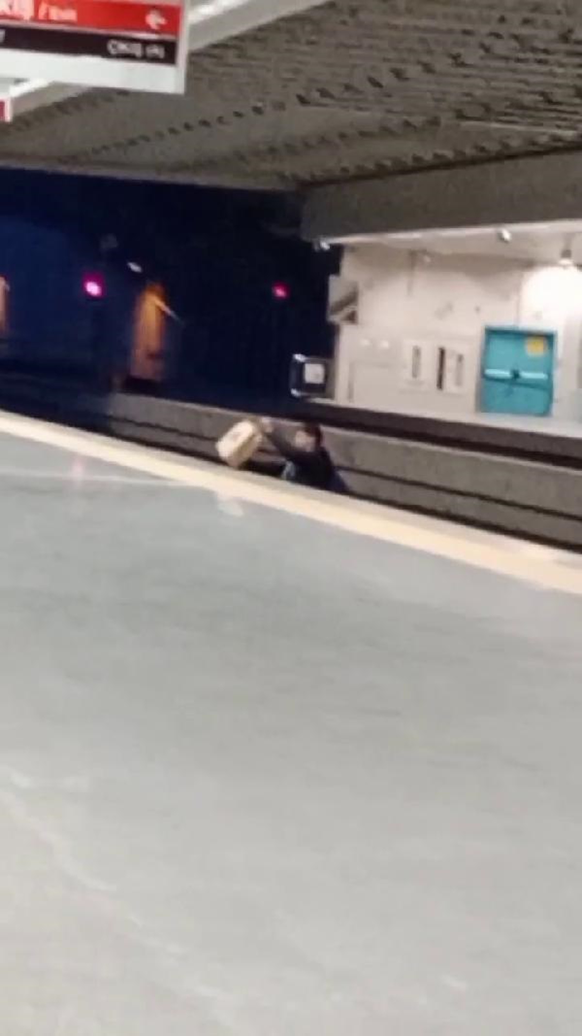 Ankara\'da Metro Durağında Tehlikeli Davranış