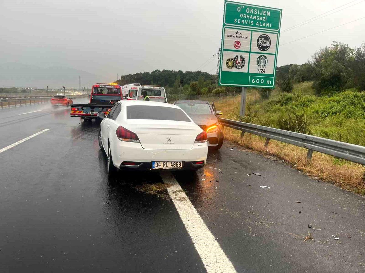 Bursa\'da Orhangazi Tüneli çıkışında trafik kazası: 4 yaralı