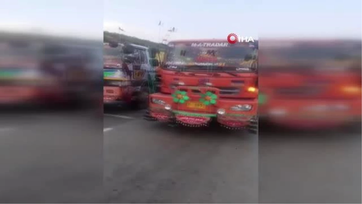 Pakistan\'da Otobüs Kazası: 13 Ölü