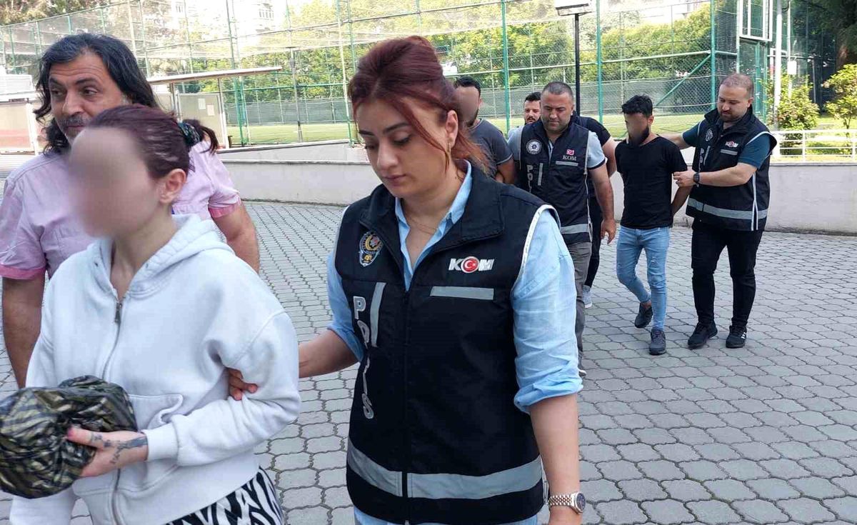 Samsun\'da Sahte Dolarla Telefon Satın Alan 4 Kişi Gözaltına Alındı
