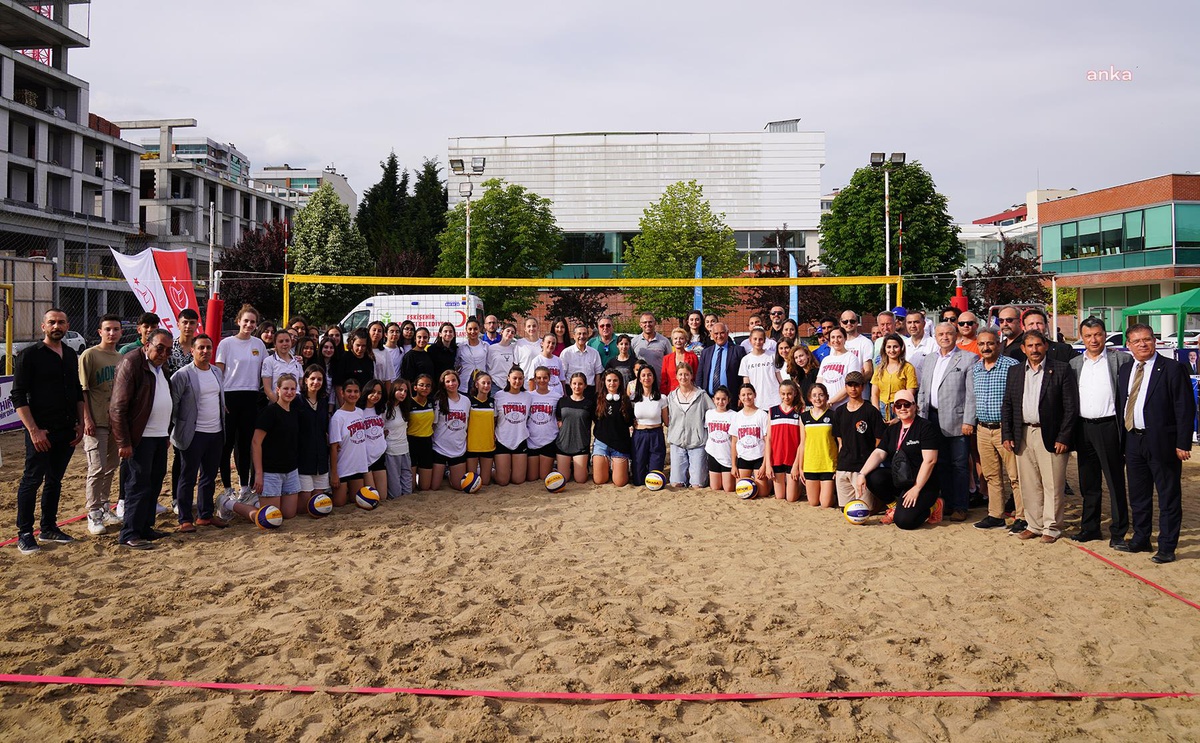 Eskişehir\'de Plaj Voleybolu Festivali Başladı