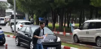 İzmir'de Sağanak Yağış Nedeniyle YKS Öğrencileri Sınav Merkezlerine Koştu