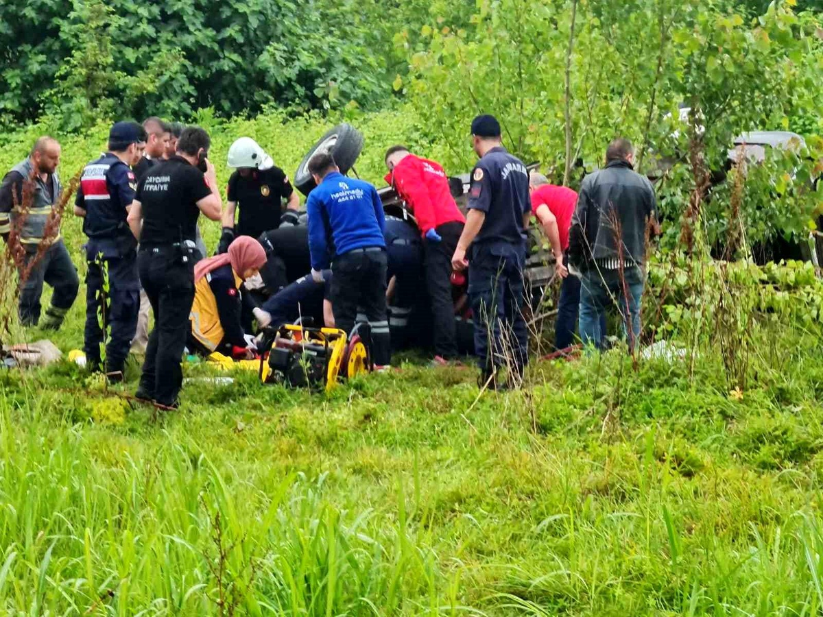Zonguldak\'ta Otomobil Tarlaya Uçtu: 1\'i Ağır 3 Yaralı