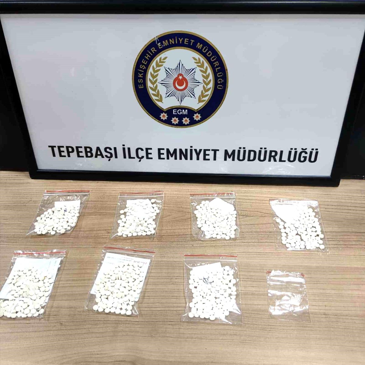 Eskişehir\'de Bekçiler Tarafından Yakalanan Şahsın Üzerinde 700 Adet Uyuşturucu Hap Ele Geçirildi