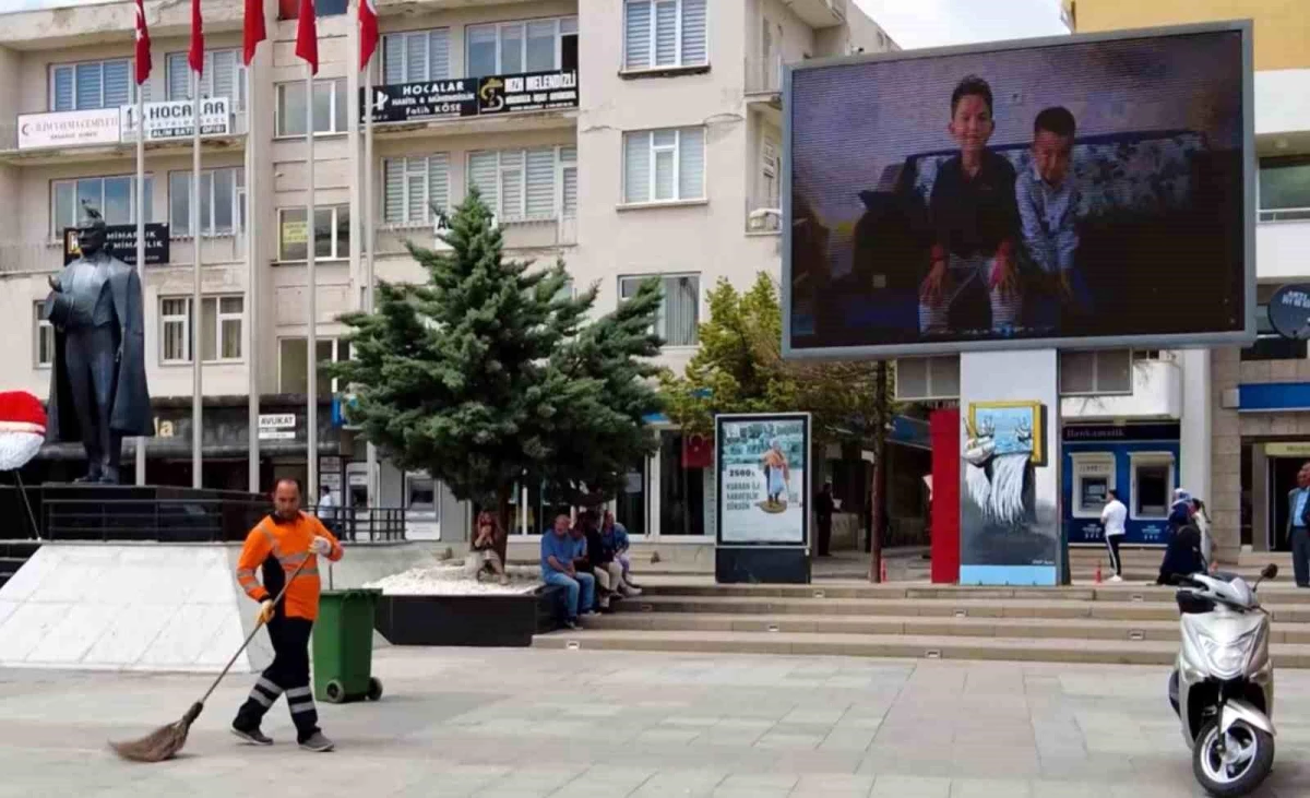 Aksaray Belediyesi, Babalar Günü\'nde Temizlik İşçisine Sürpriz Yaptı