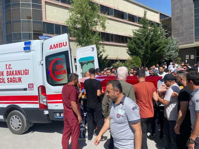 Bisikletle işe giderken kamyonetin çarptığı hemşire hayatını kaybetti Bisikletle işe giderken kamyonetin çarptığı hemşire hayatını kaybetti