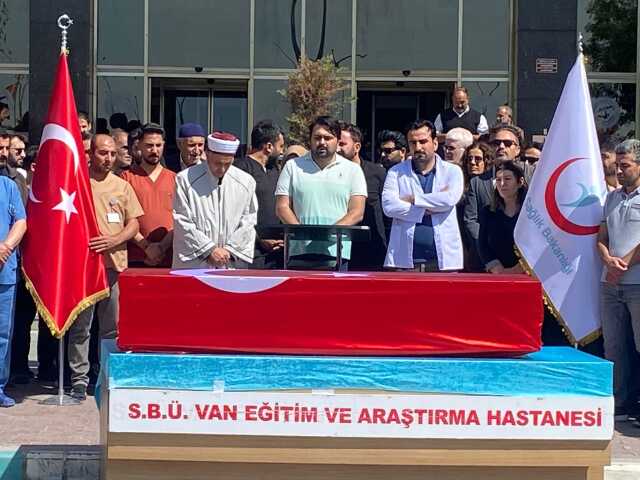 Bisikletle işe giderken kamyonetin çarptığı hemşire hayatını kaybetti Bisikletle işe giderken kamyonetin çarptığı hemşire hayatını kaybetti