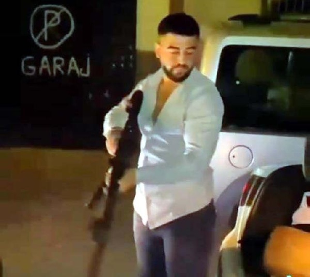 Gaziantep''''te Boşandığı Eşi ve Kayınpederini Av Tüfeğiyle Öldüren Şahsın Görüntüleri Ortaya Çıktı Gaziantep''''te Boşandığı Eşi ve Kayınpederini Av Tüfeğiyle Öldüren Şahsın Görüntüleri Ortaya Çıktı