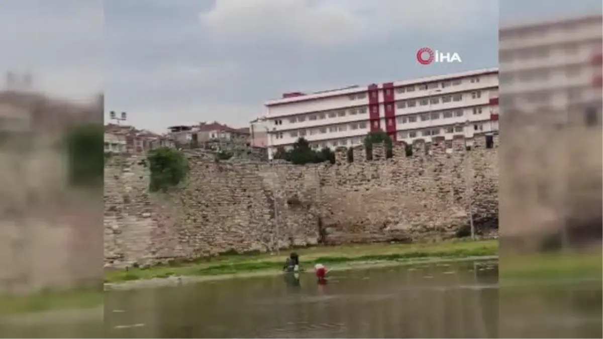 Fatih\'te sahil kenarında kimliği belirsiz erkek cesedi bulundu