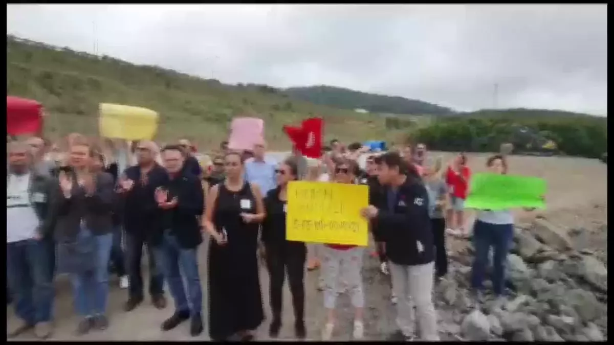 İstanbul\'da beton santrali inşaatı protesto edildi