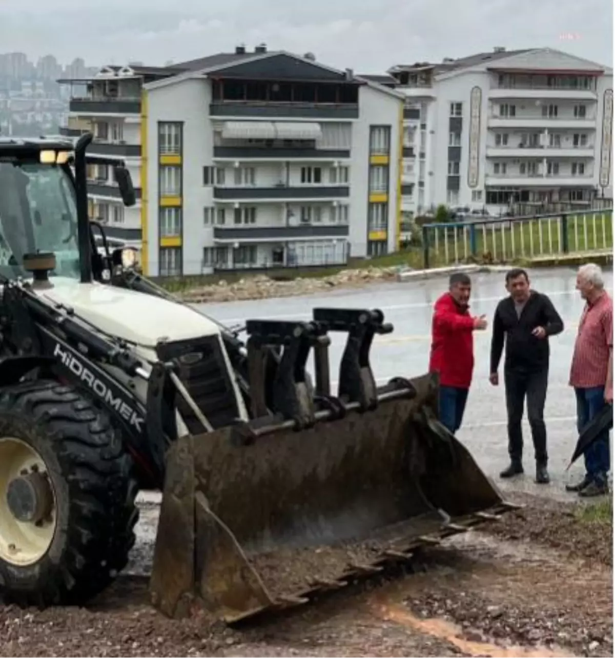 İzmit Belediyesi Yağıştan Etkilenen Bölgelere Müdahale Etti