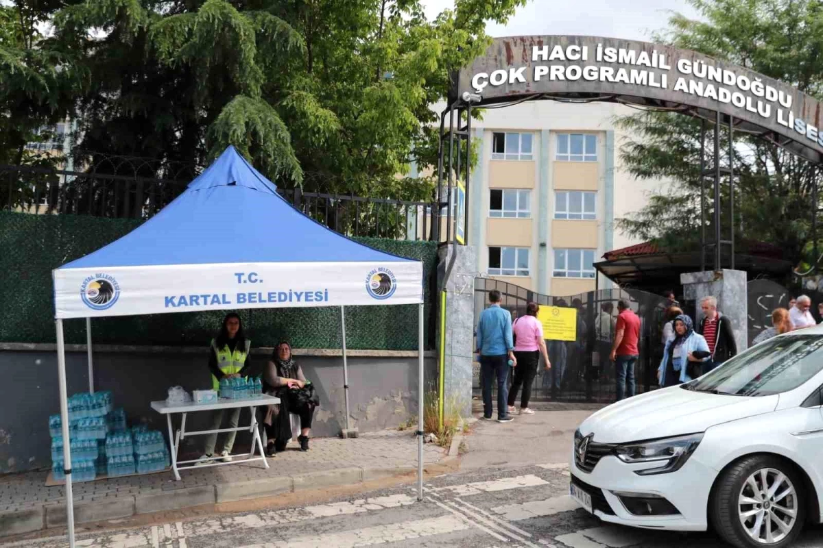 Kartal Belediyesi, YKS sınavında öğrencileri yalnız bırakmadı