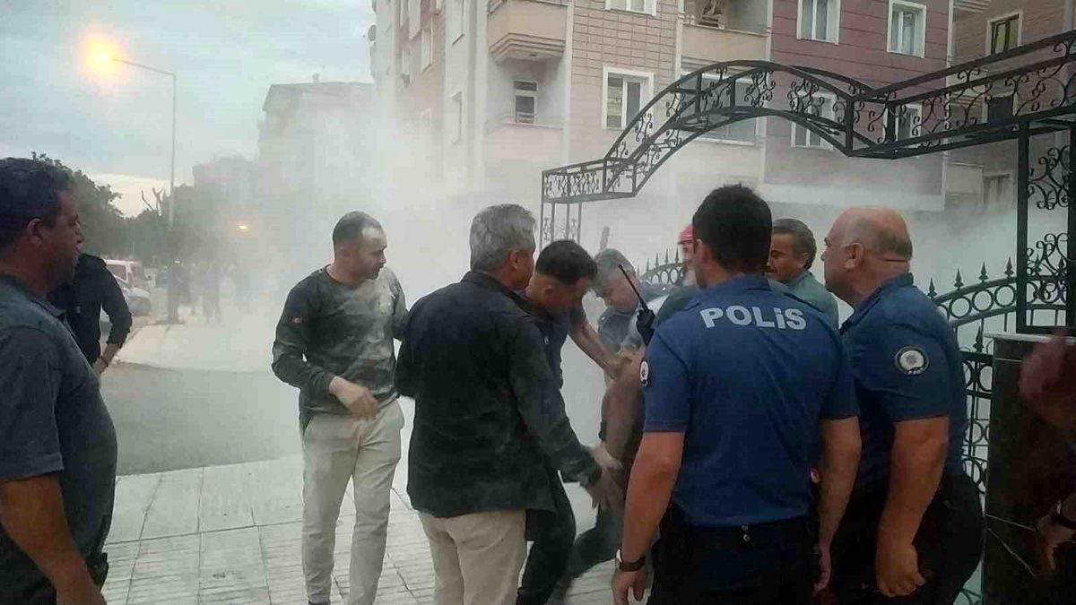 Çorum\'da Polis, Kendini Yakmaya Çalışan Şahsı Kurtardı